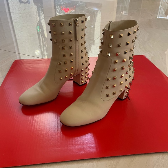 💯Auth VALENTINO GARAVANI Gold Studded Ankle Boots Excellent Condition Sz8 - Picture 9 of 13